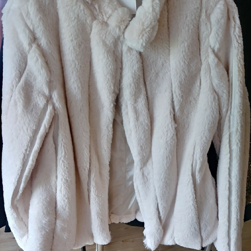 Carmin  Faux Fur White Jacket Plus Sized